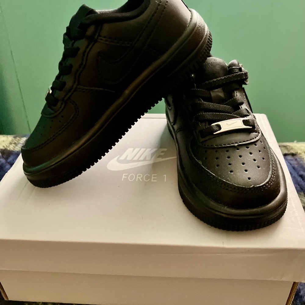 Nike Air Force 1 Triple Black Sneakers